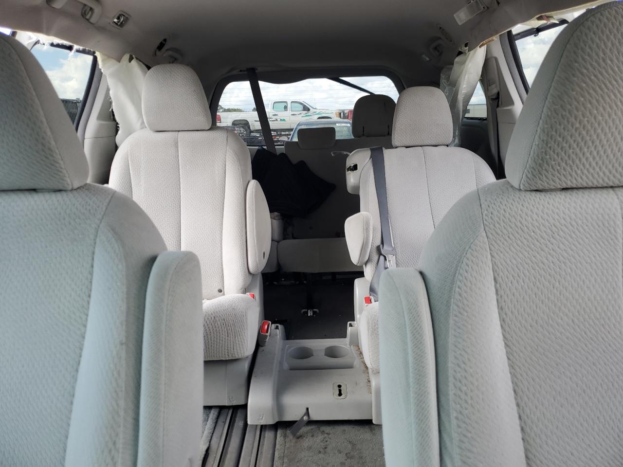 2012 Toyota Sienna - Image 10