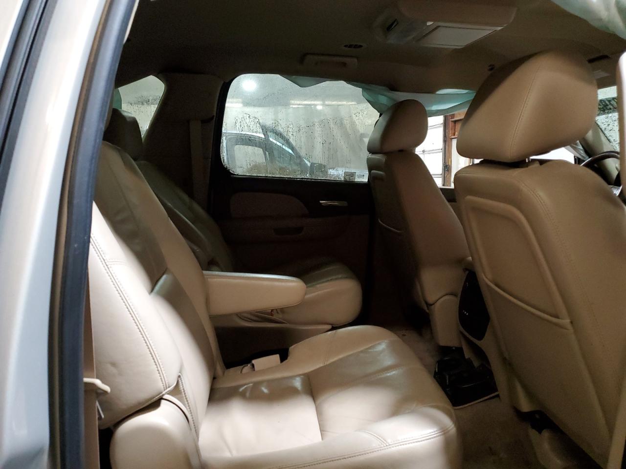 2011 Chevrolet Suburban - Image 11