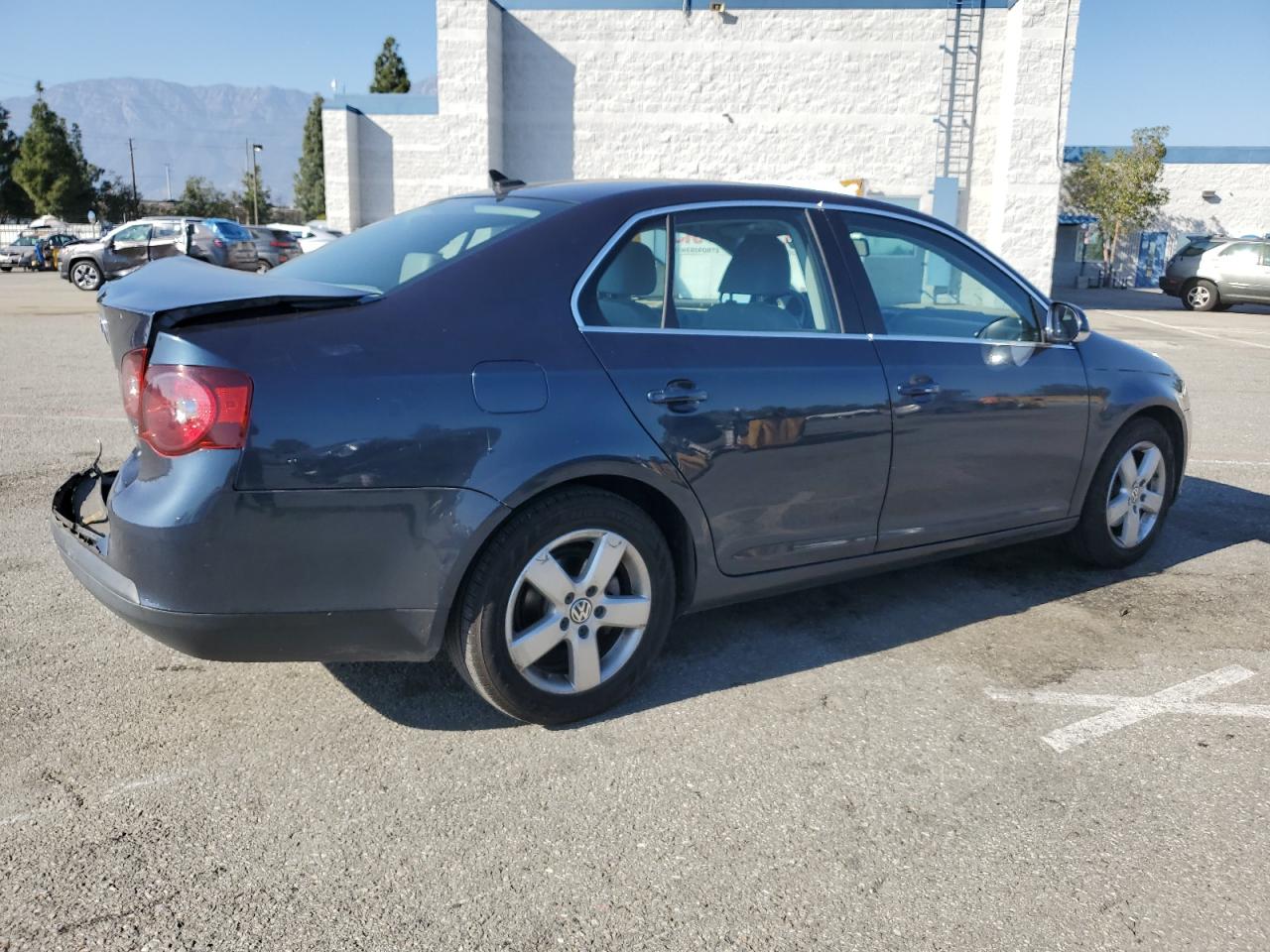 2009 Volkswagen Jetta - Image 3