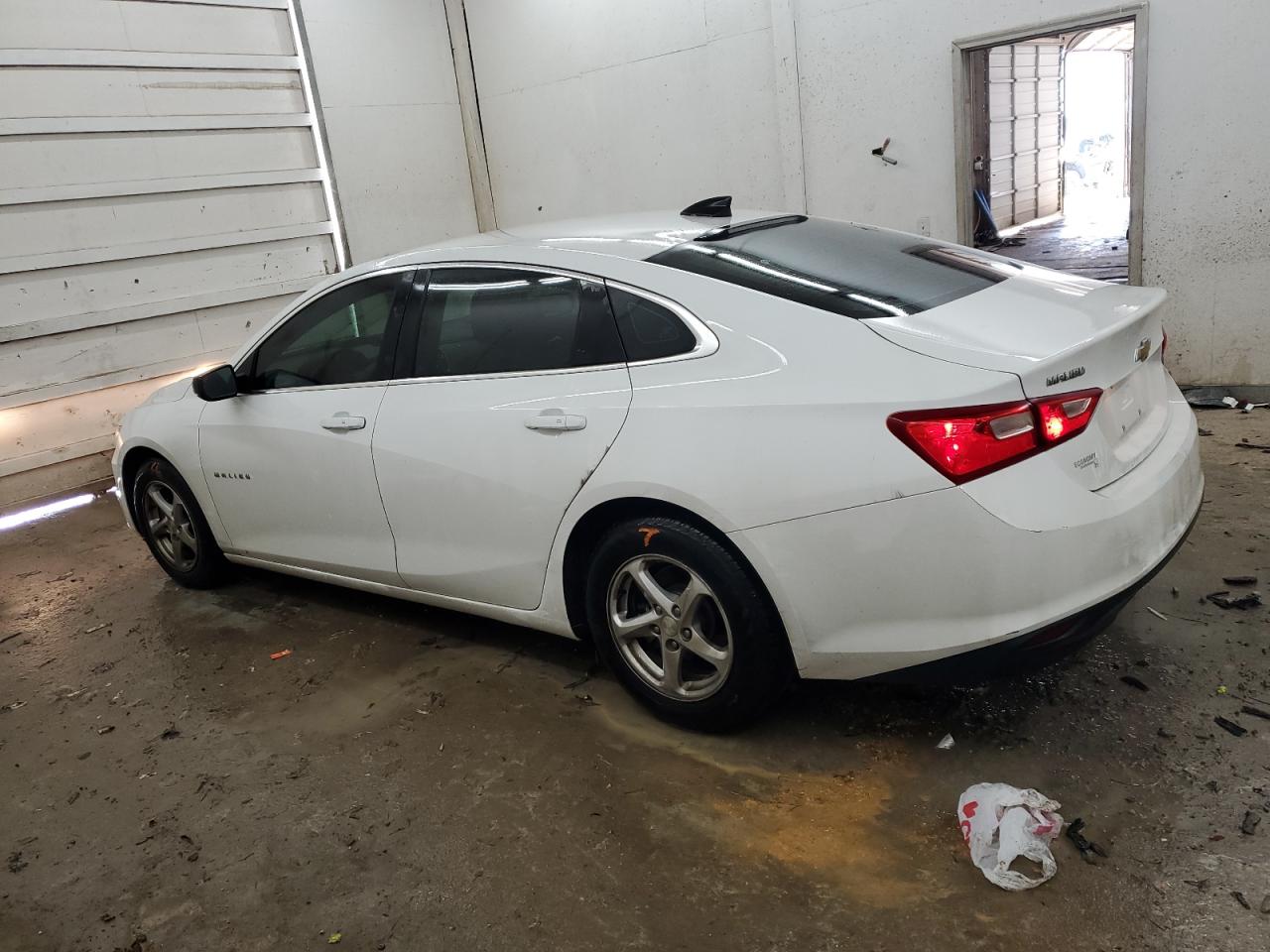 2016 Chevrolet Malibu - Image 2