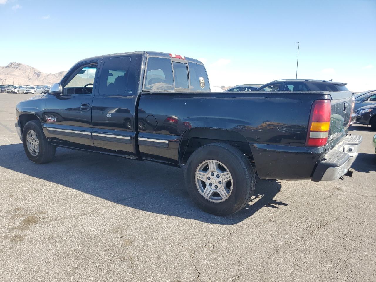 2000 Chevrolet Silverado - Image 2