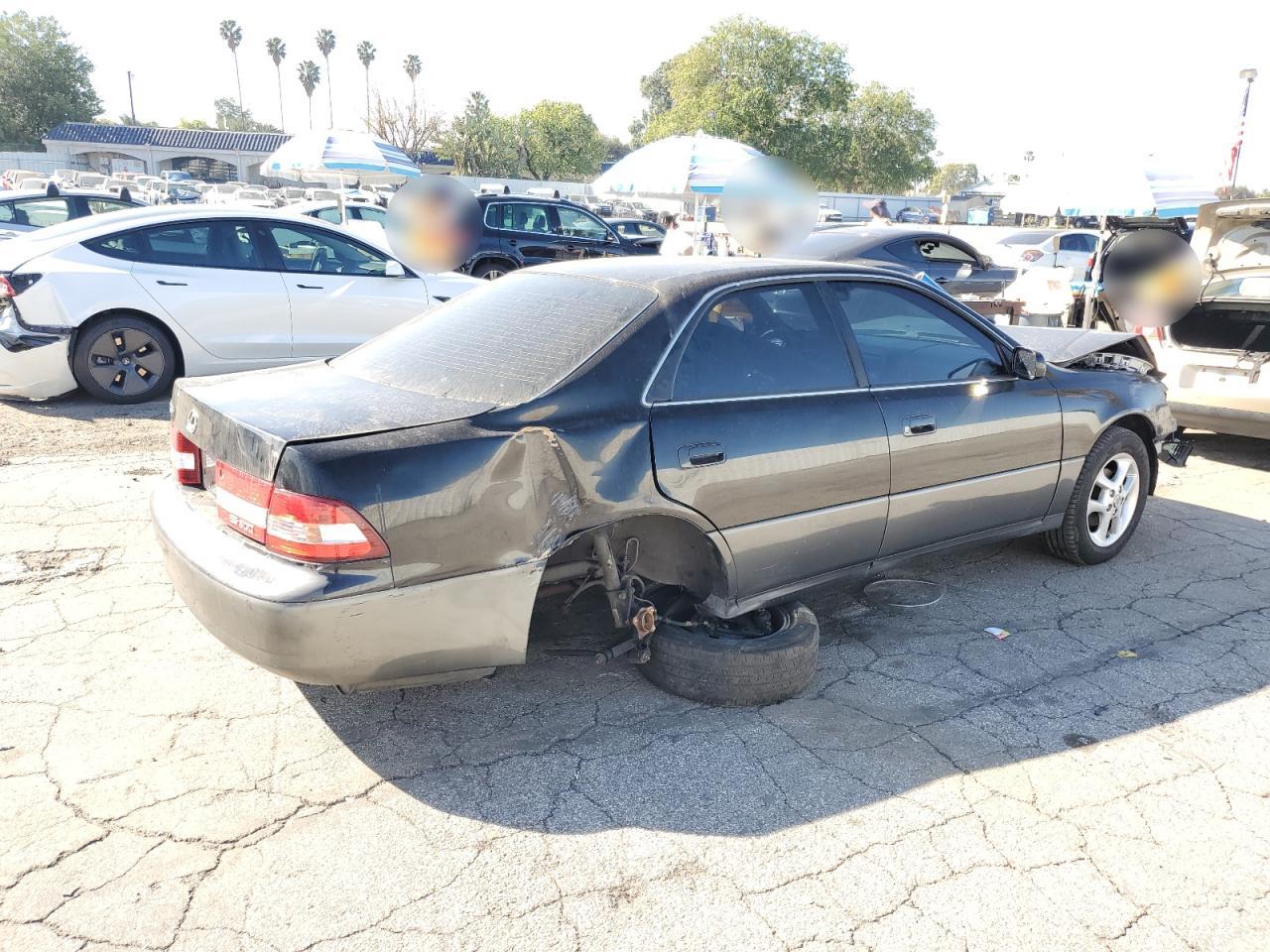 2000 Lexus ES - Image 3