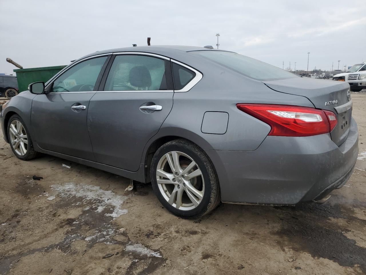2016 Nissan Altima - Image 2