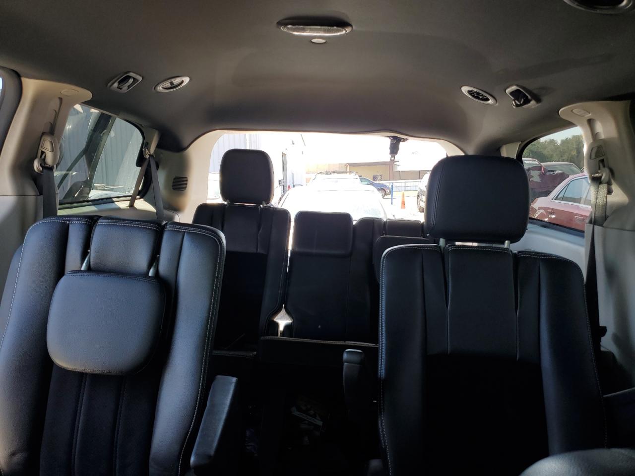 2018 Dodge Caravan - Image 10