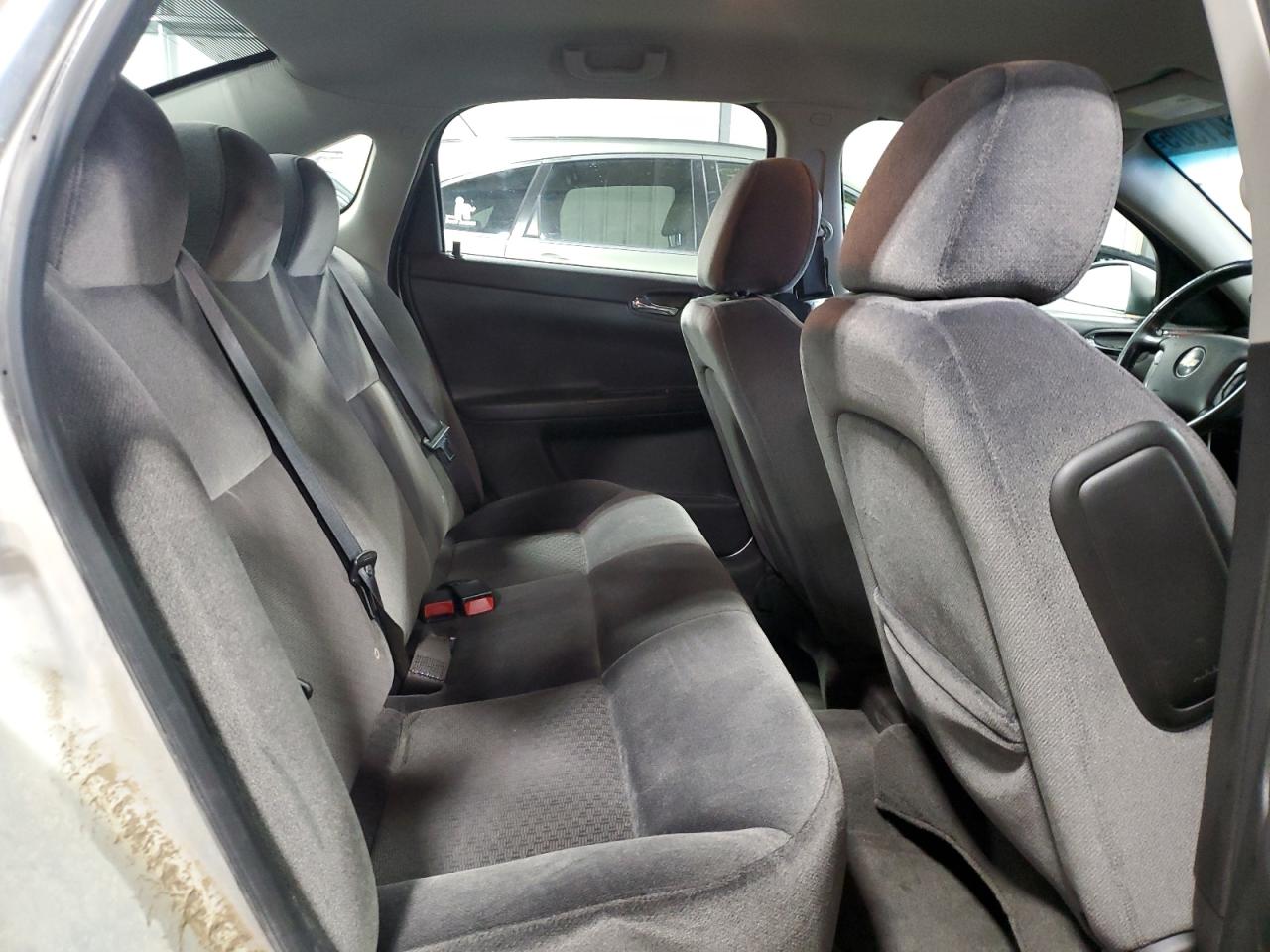 2010 Chevrolet Impala - Image 10