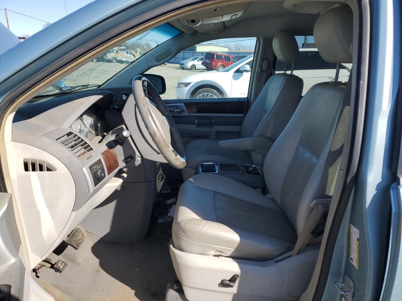 2009 Chrysler Town & Country - Image 7