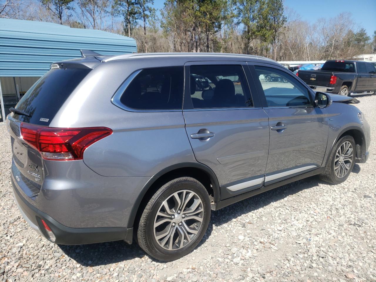 2017 Mitsubishi Outlander - Image 3