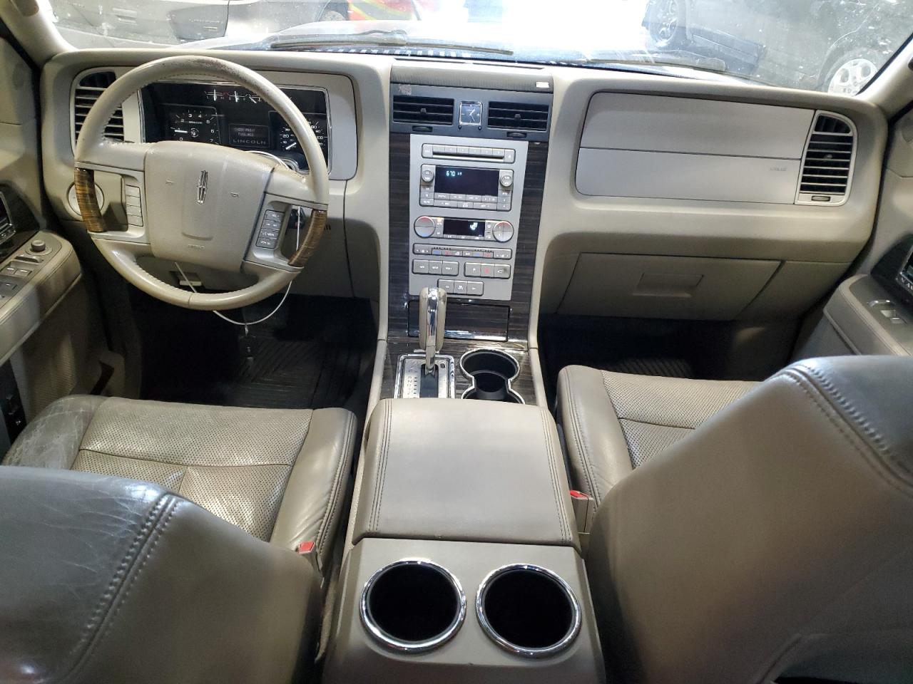 2010 Lincoln Navigator - Image 8