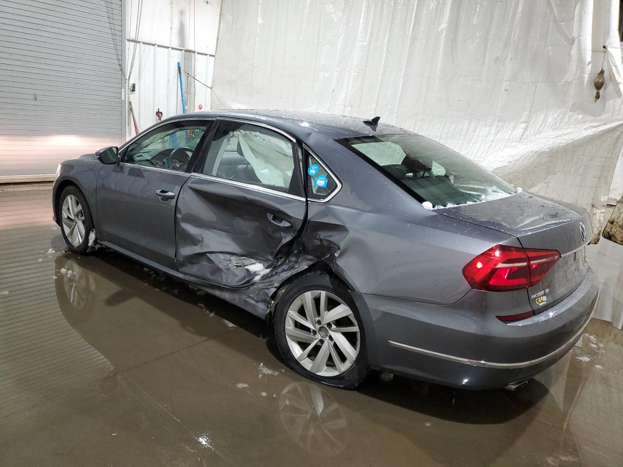 2018 Volkswagen Passat - Image 2