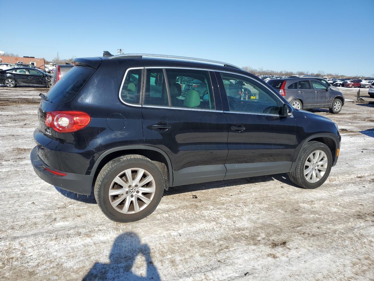 2010 Volkswagen Tiguan - Image 3