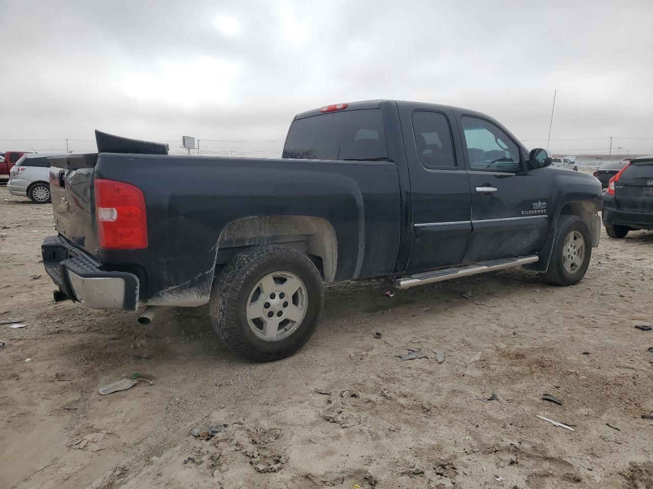 2011 Chevrolet Silverado - Image 3
