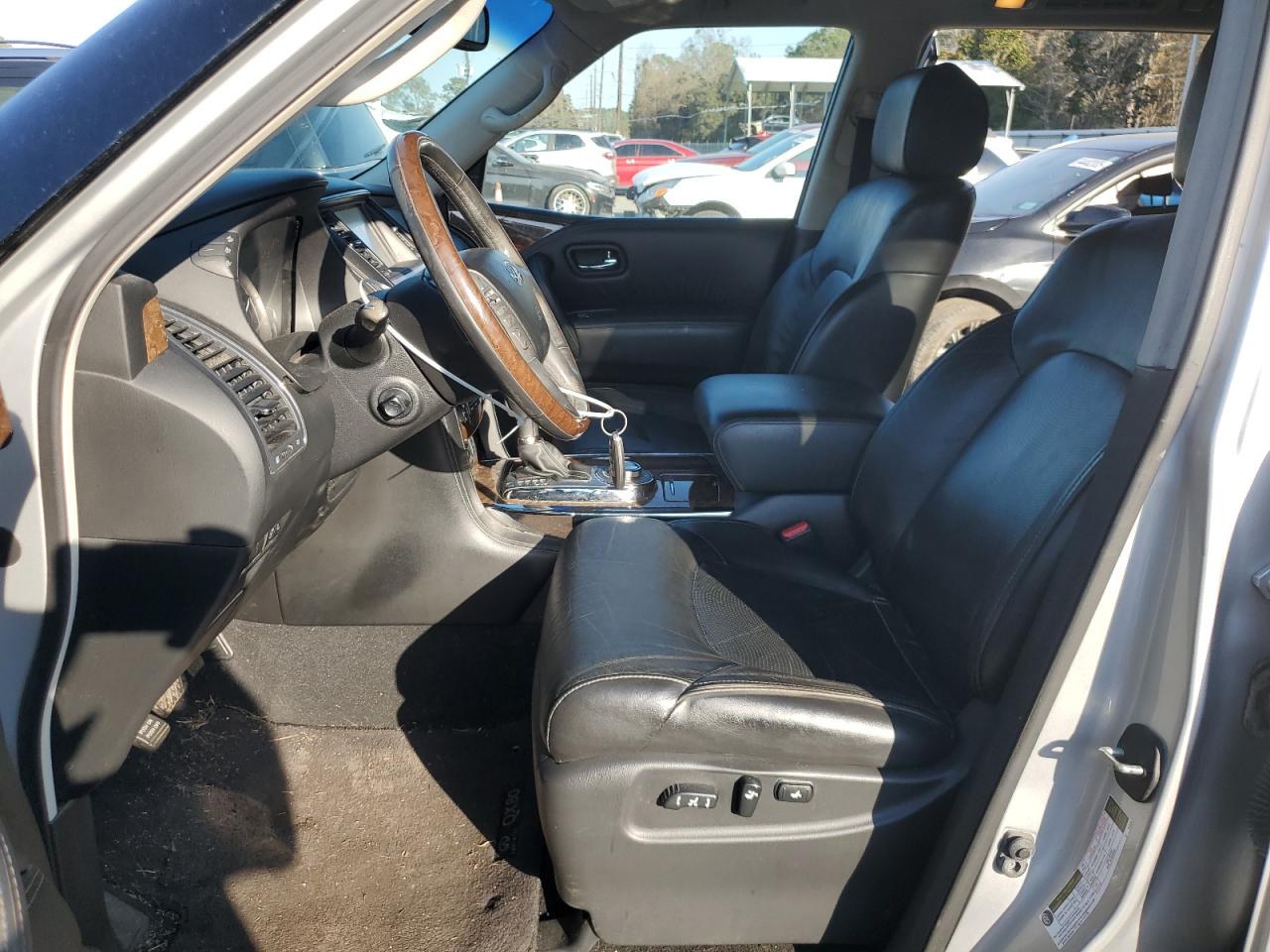 2015 Infiniti QX80 - Image 7