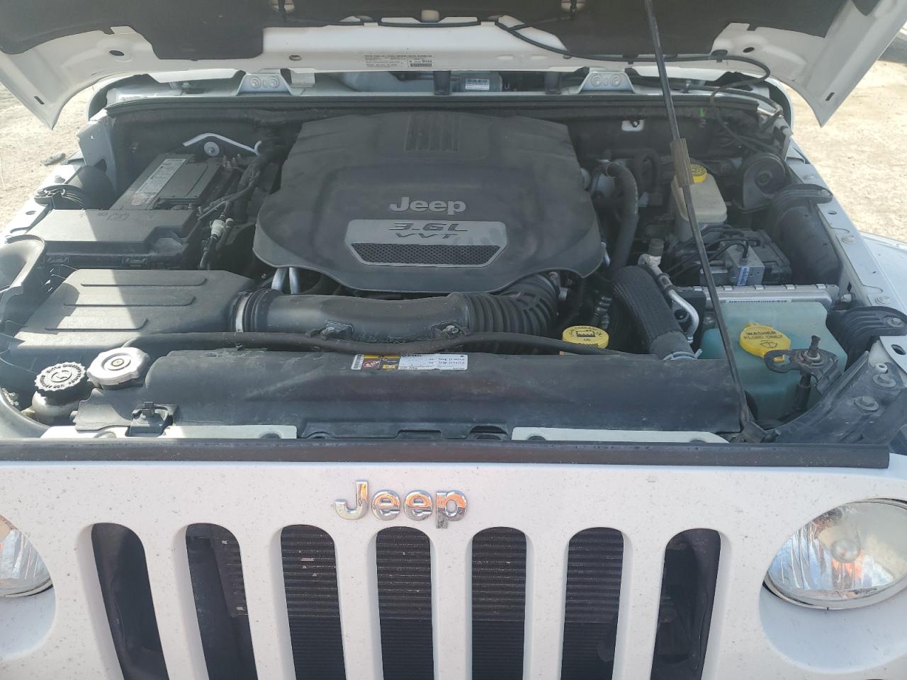 2013 Jeep Wrangler - Image 12