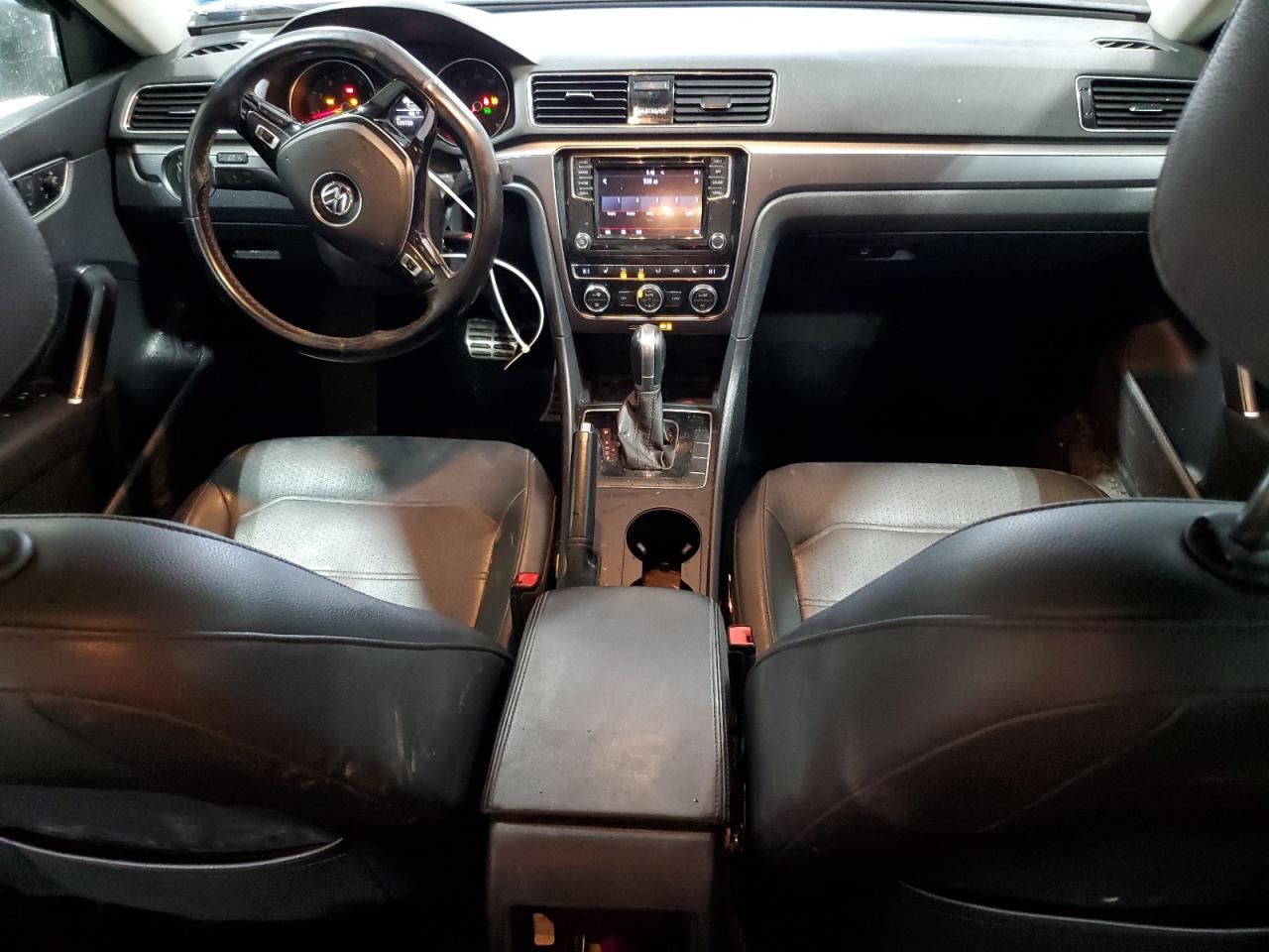 2018 Volkswagen Passat - Image 8