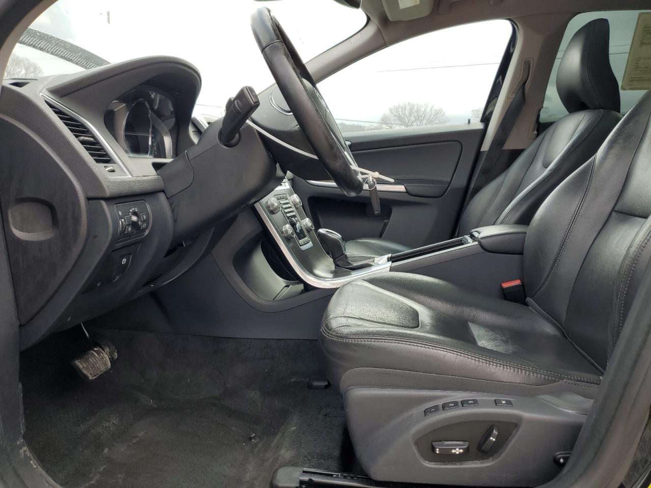 2016 Volvo XC60 - Image 7
