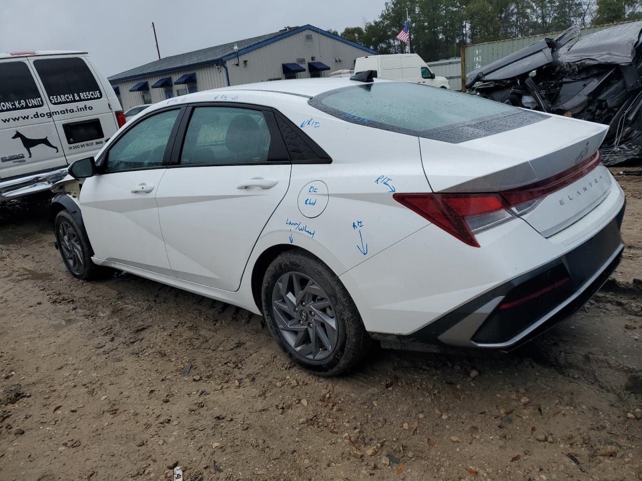 2024 Hyundai Elantra - Image 2