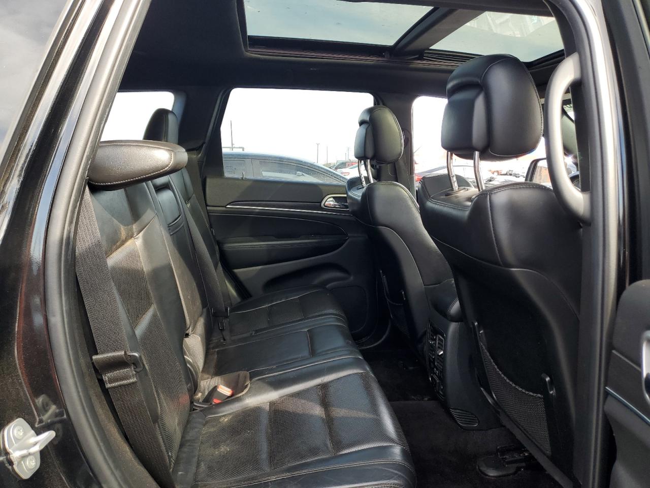 2018 Jeep Grand Cherokee - Image 11