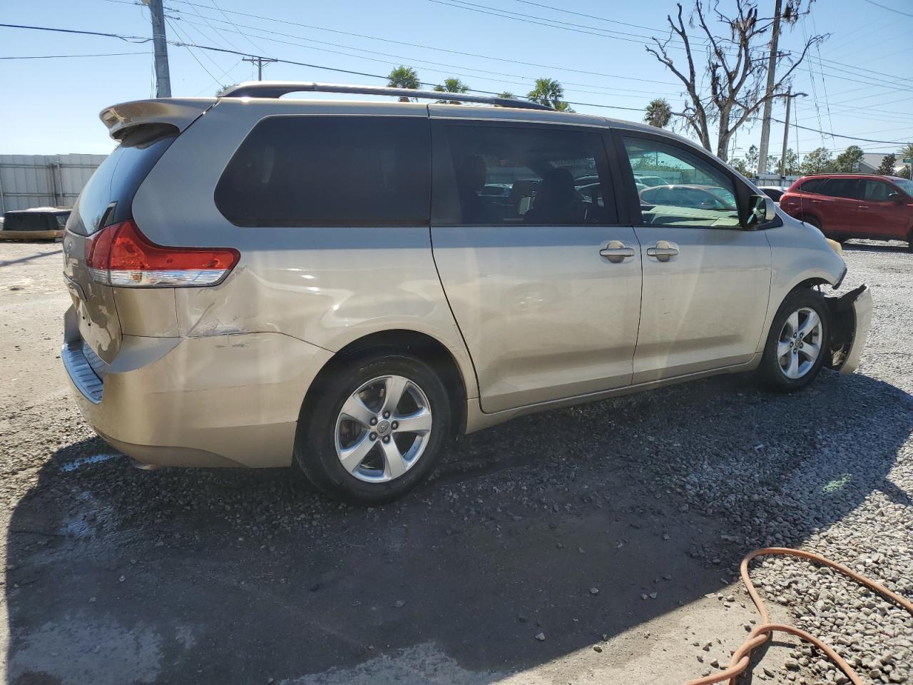 2011 Toyota Sienna - Image 3