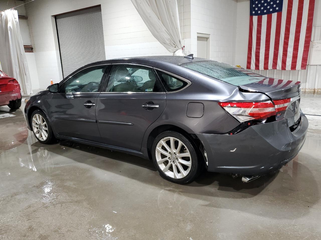 2015 Toyota Avalon - Image 2