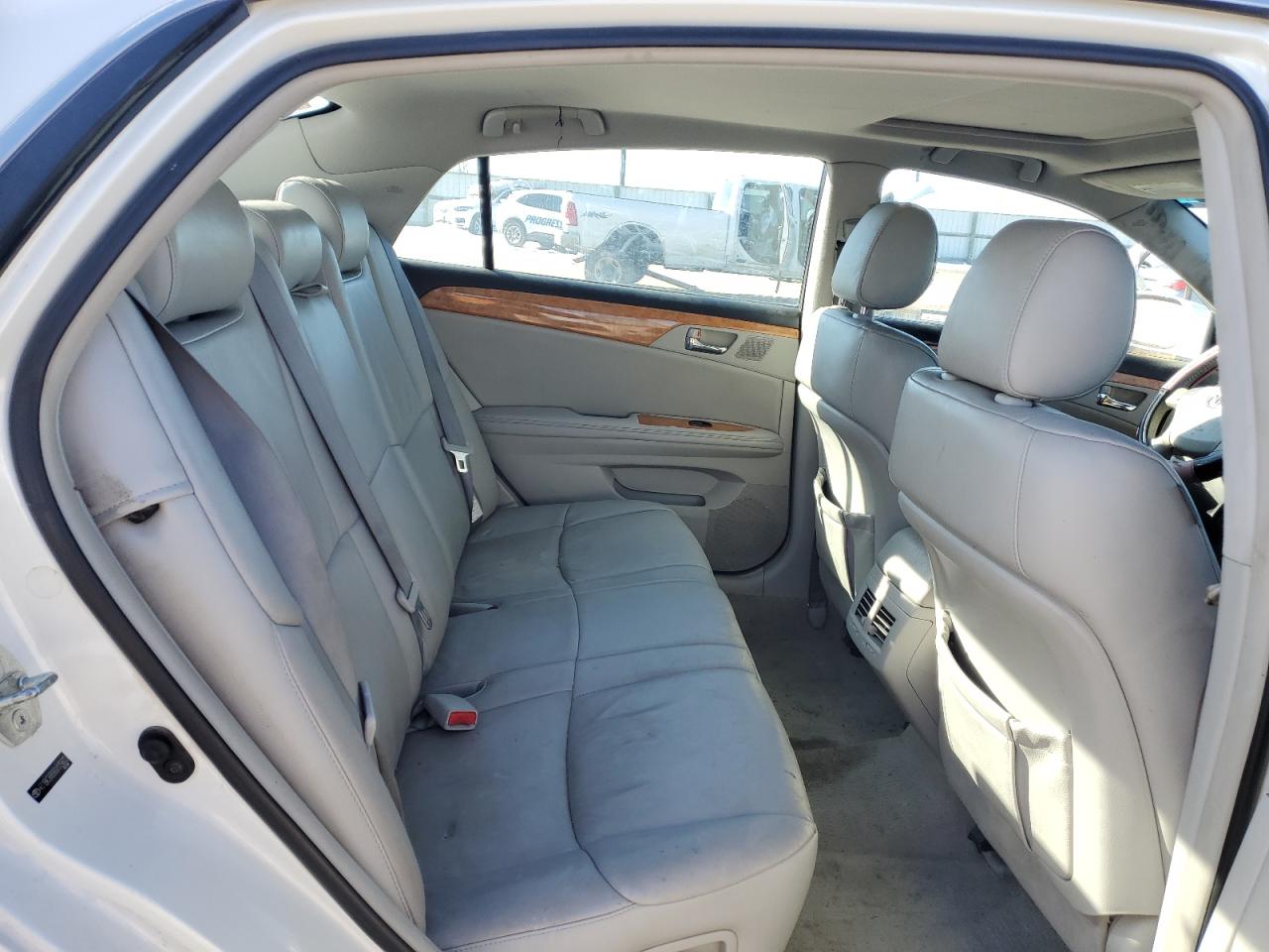 2006 Toyota Avalon - Image 10
