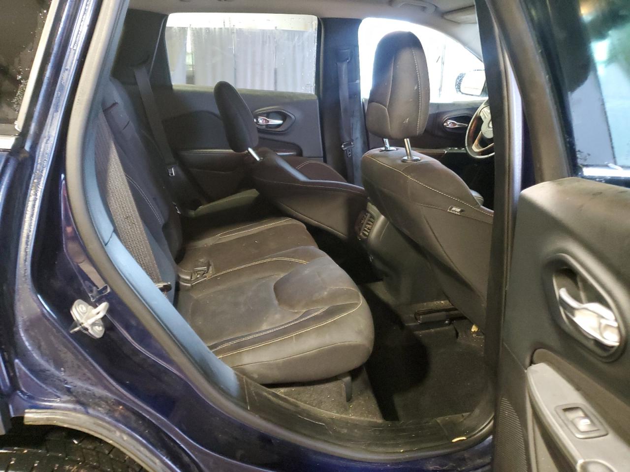 2015 Jeep Grand Cherokee - Image 11
