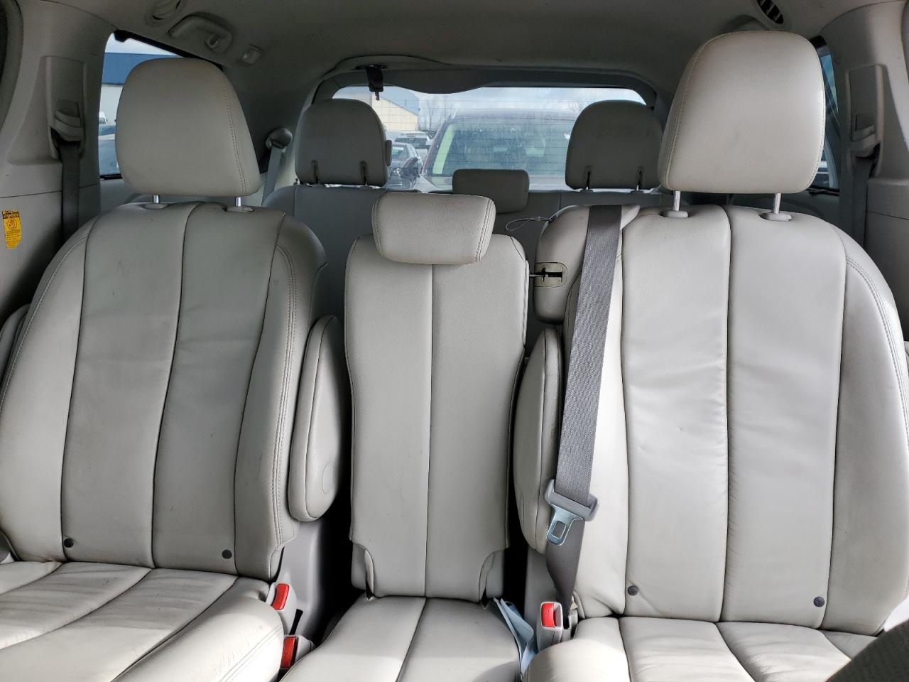 2014 Toyota Sienna - Image 10