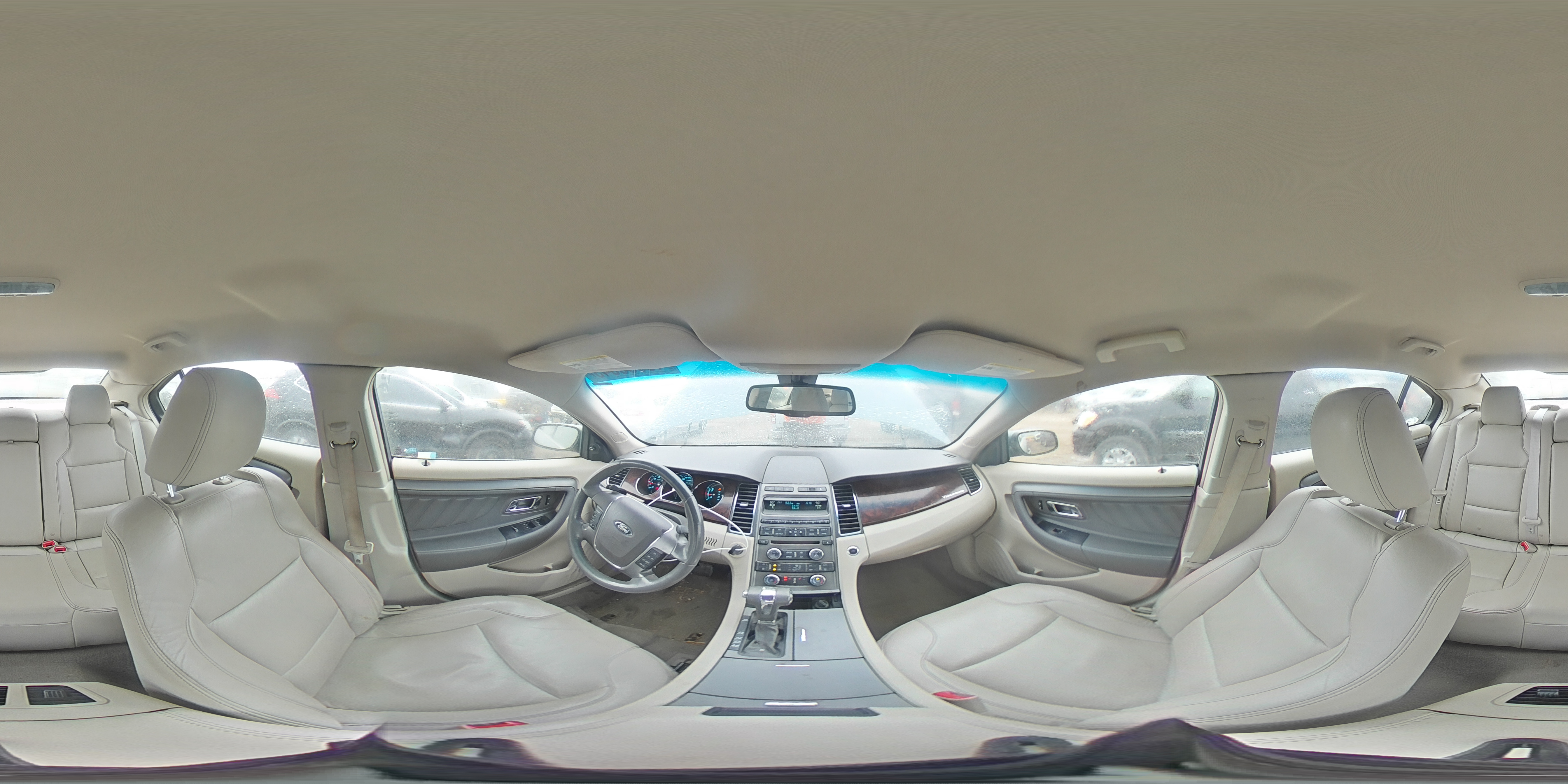 2010 Ford Taurus - Image 12