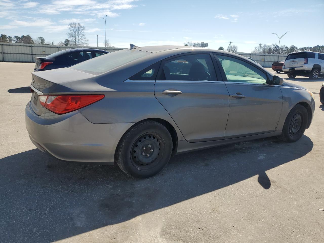 2011 Hyundai Sonata - Image 3