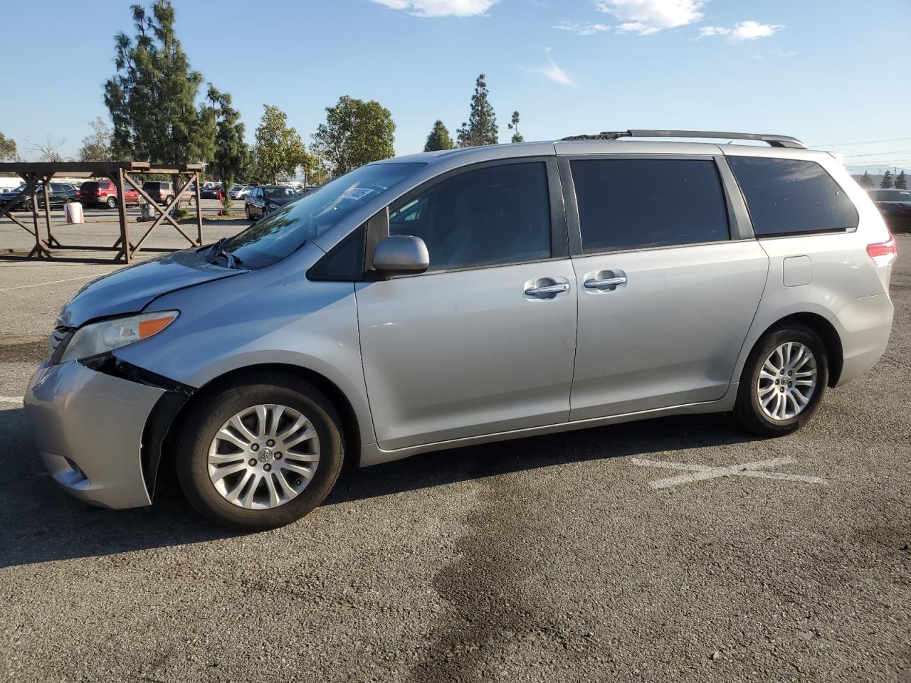 2014 Toyota Sienna - Image 1