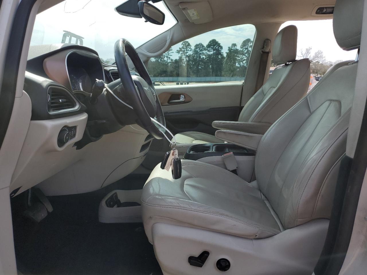 2017 Chrysler Pacifica - Image 7