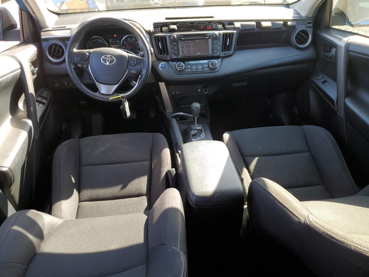 2017 Toyota RAV 4 - Image 8