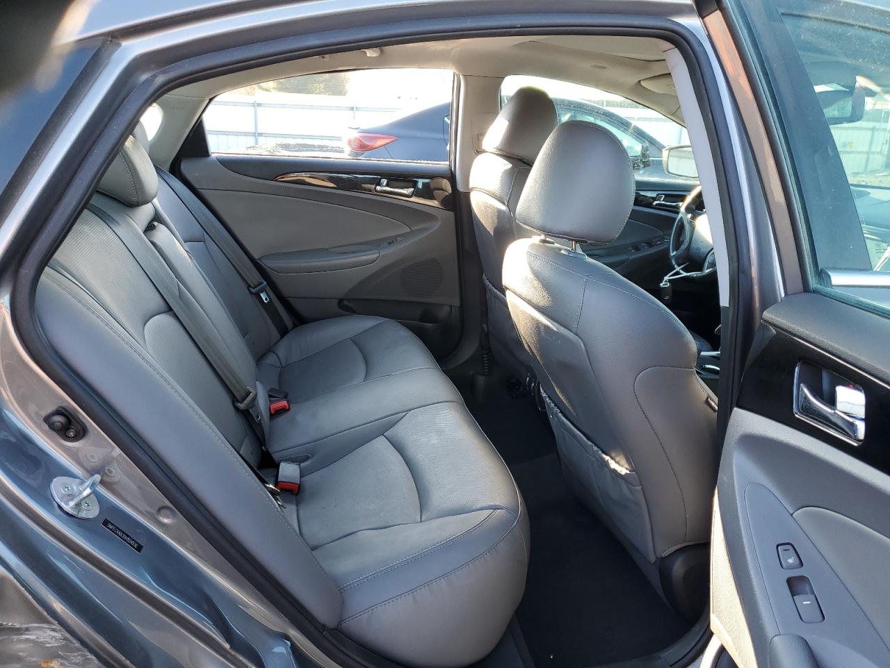 2013 Hyundai Sonata - Image 10
