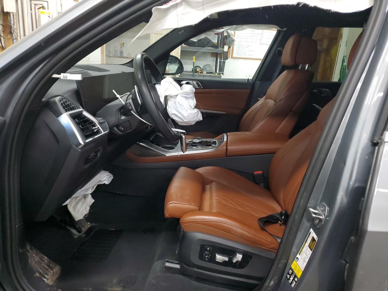 2023 BMW X7 - Image 7