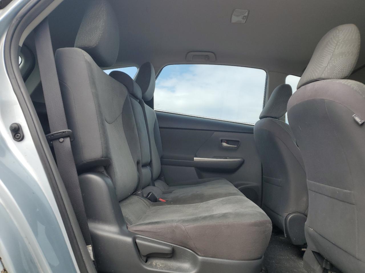 2012 Toyota Prius - Image 11