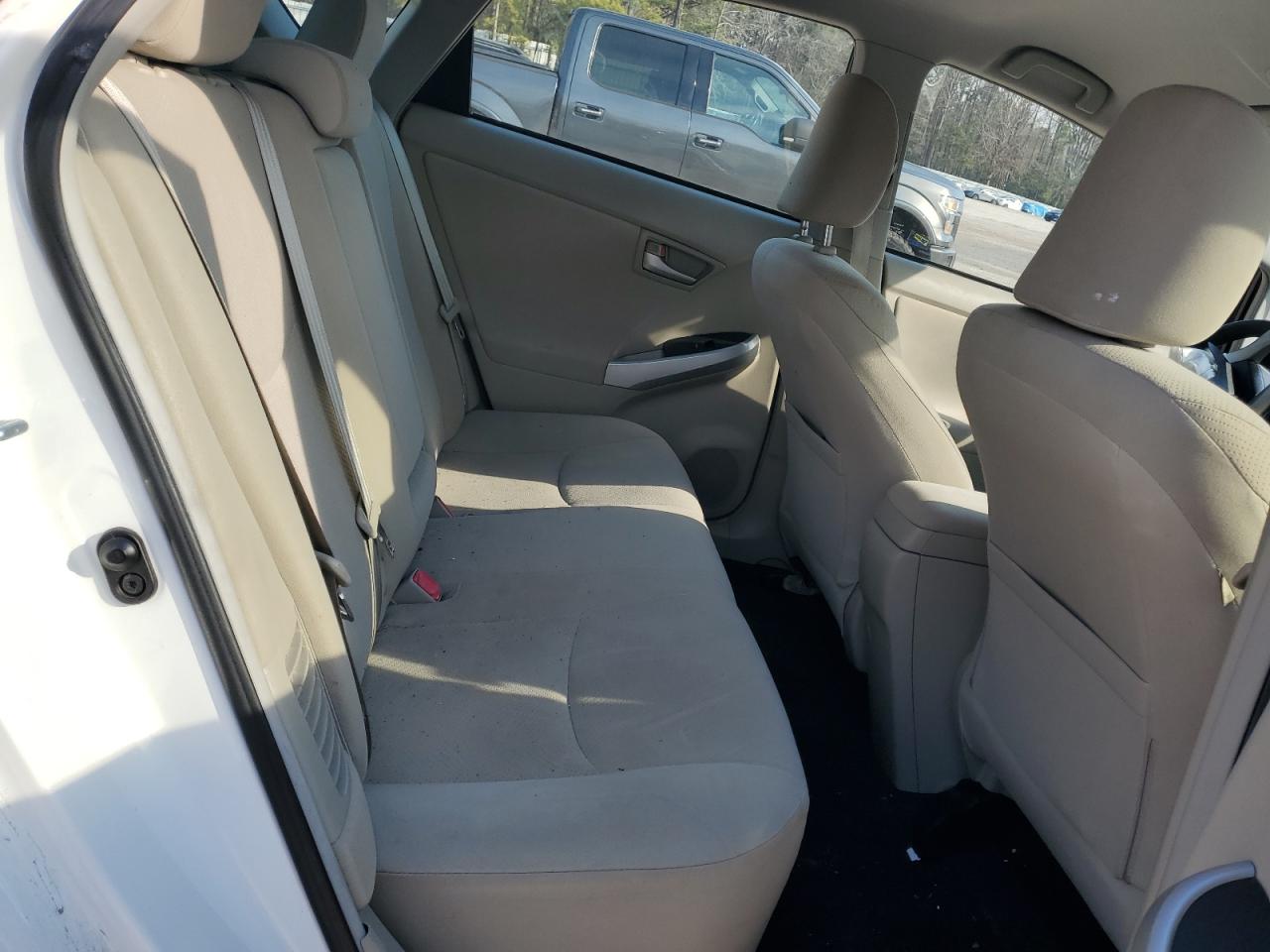 2013 Toyota Prius - Image 10