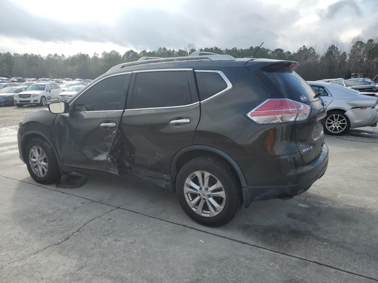 2015 Nissan Rogue - Image 2