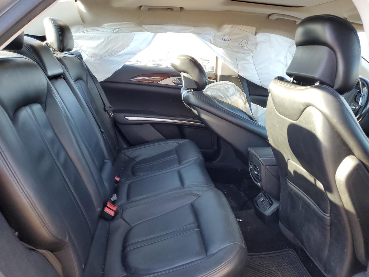 2016 Lincoln MKZ - Image 10