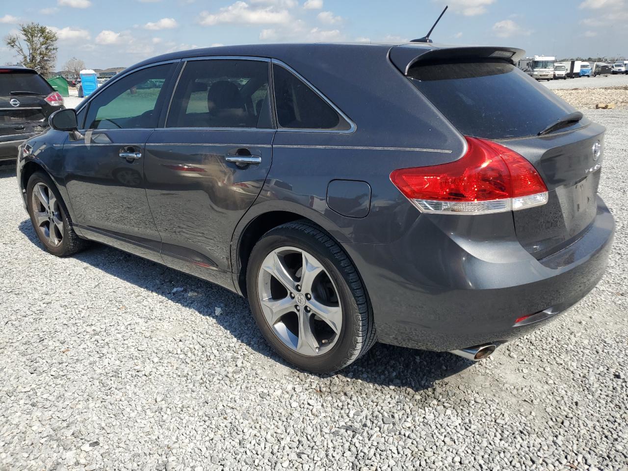 2011 Toyota Venza - Image 2