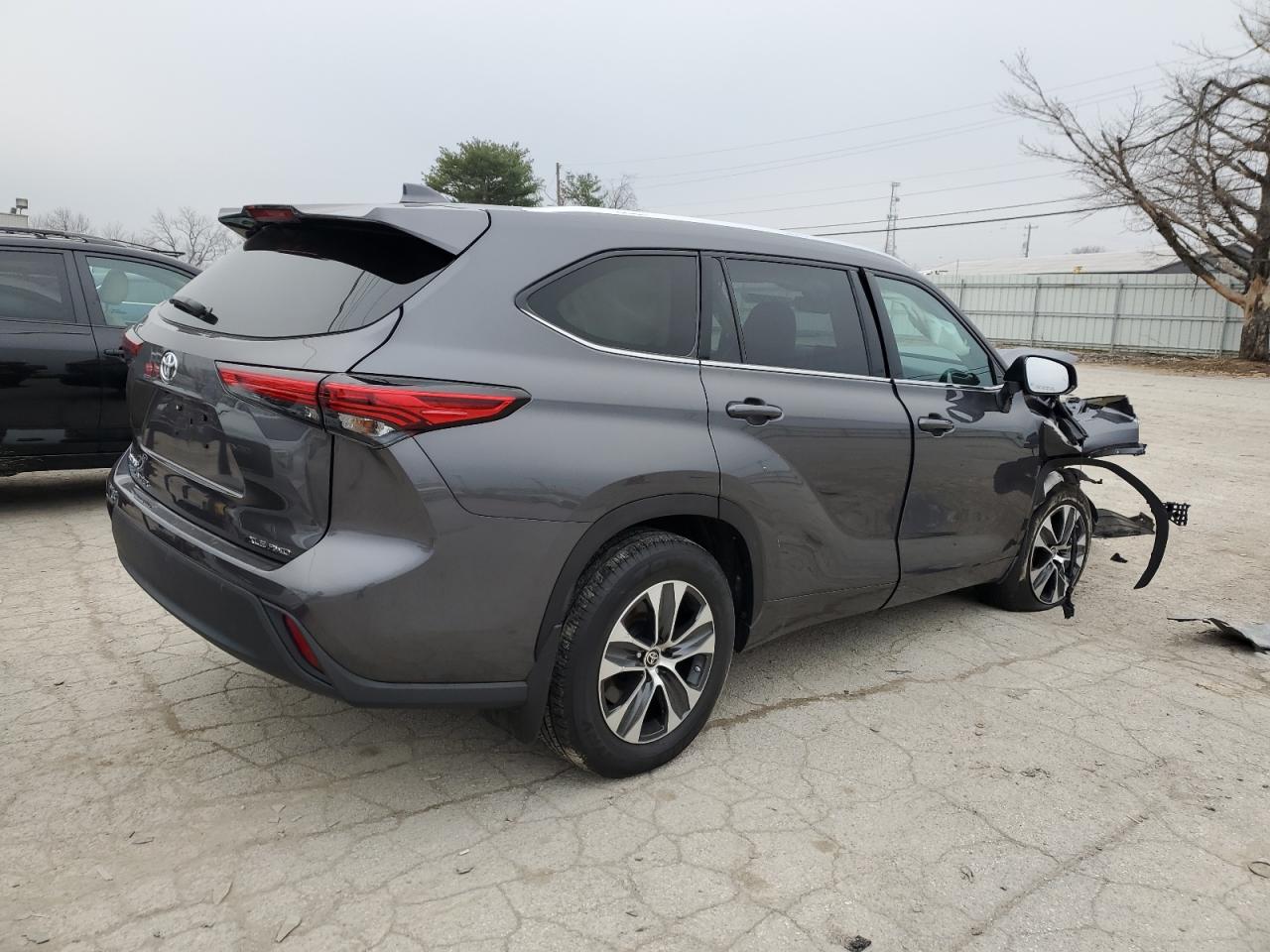 2021 Toyota Highlander - Image 3