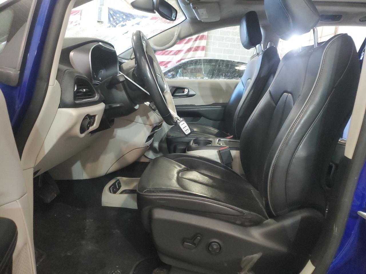 2019 Chrysler Pacifica - Image 7