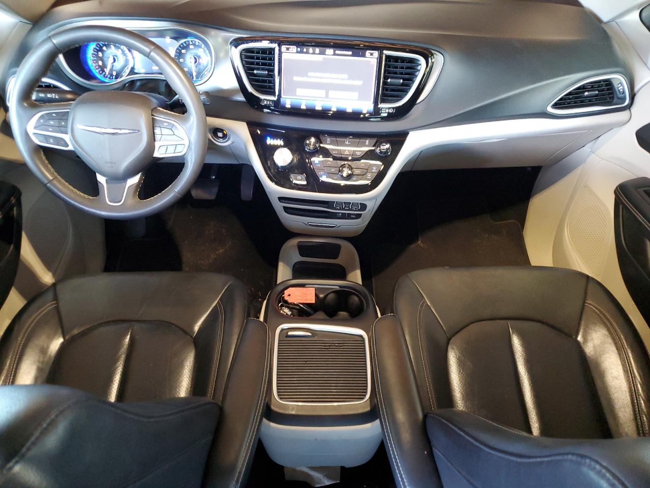 2022 Chrysler Pacifica - Image 8