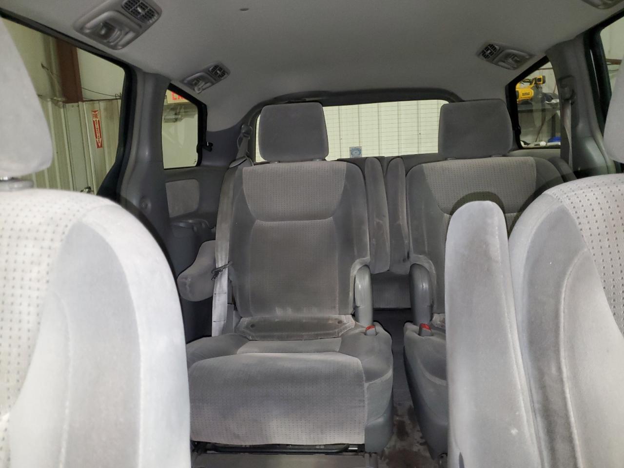 2007 Toyota Sienna - Image 10