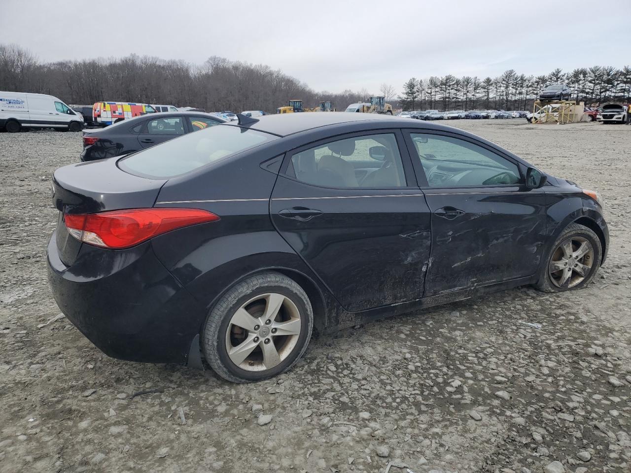 2013 Hyundai Elantra - Image 3
