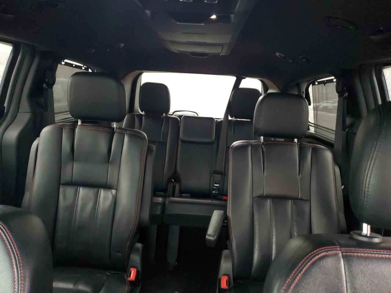 2017 Dodge Caravan - Image 10