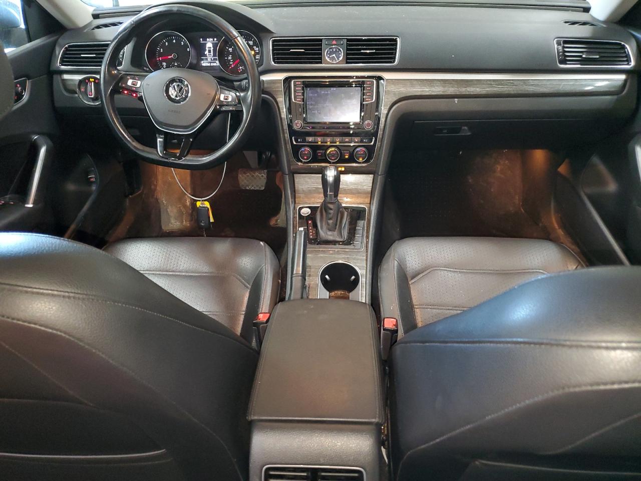 2016 Volkswagen Passat - Image 8