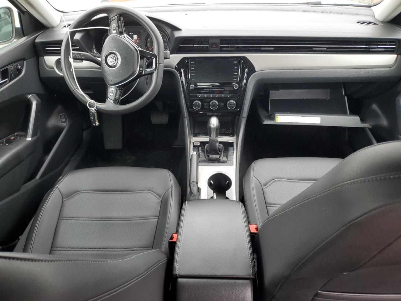 2021 Volkswagen Passat - Image 8