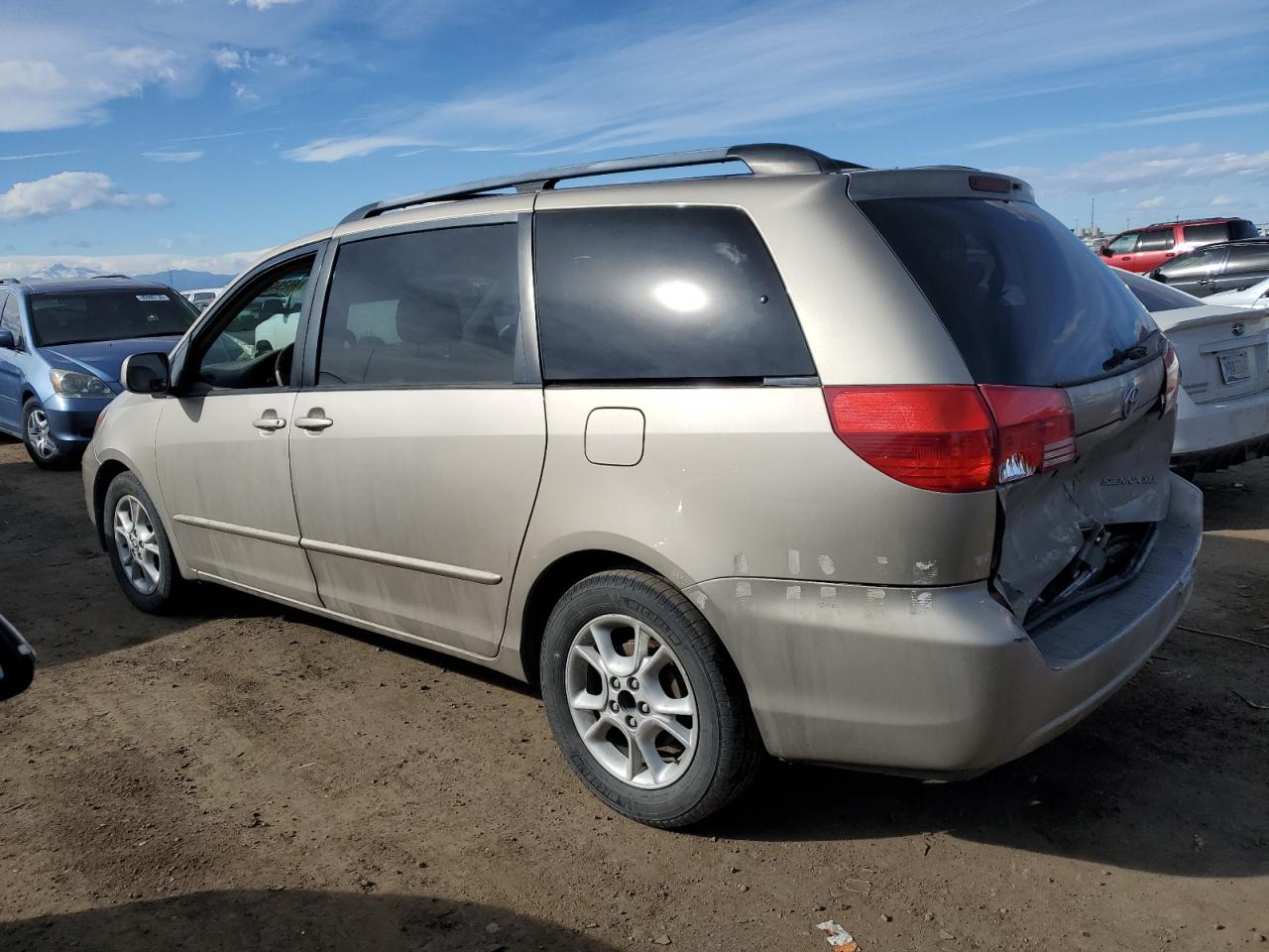 2004 Toyota Sienna - Image 2