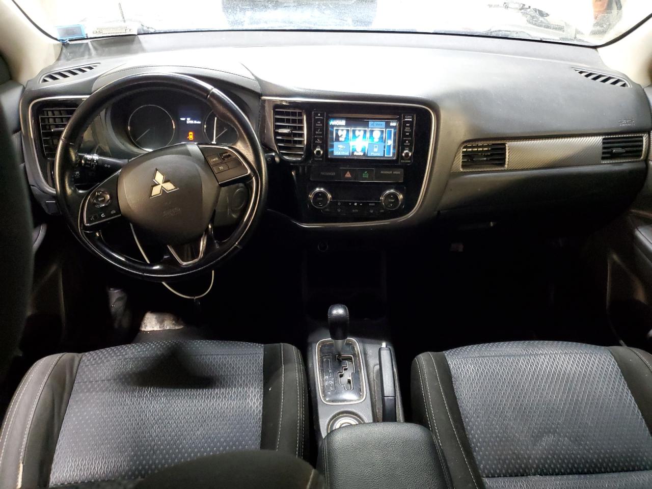 2016 Mitsubishi Outlander - Image 8