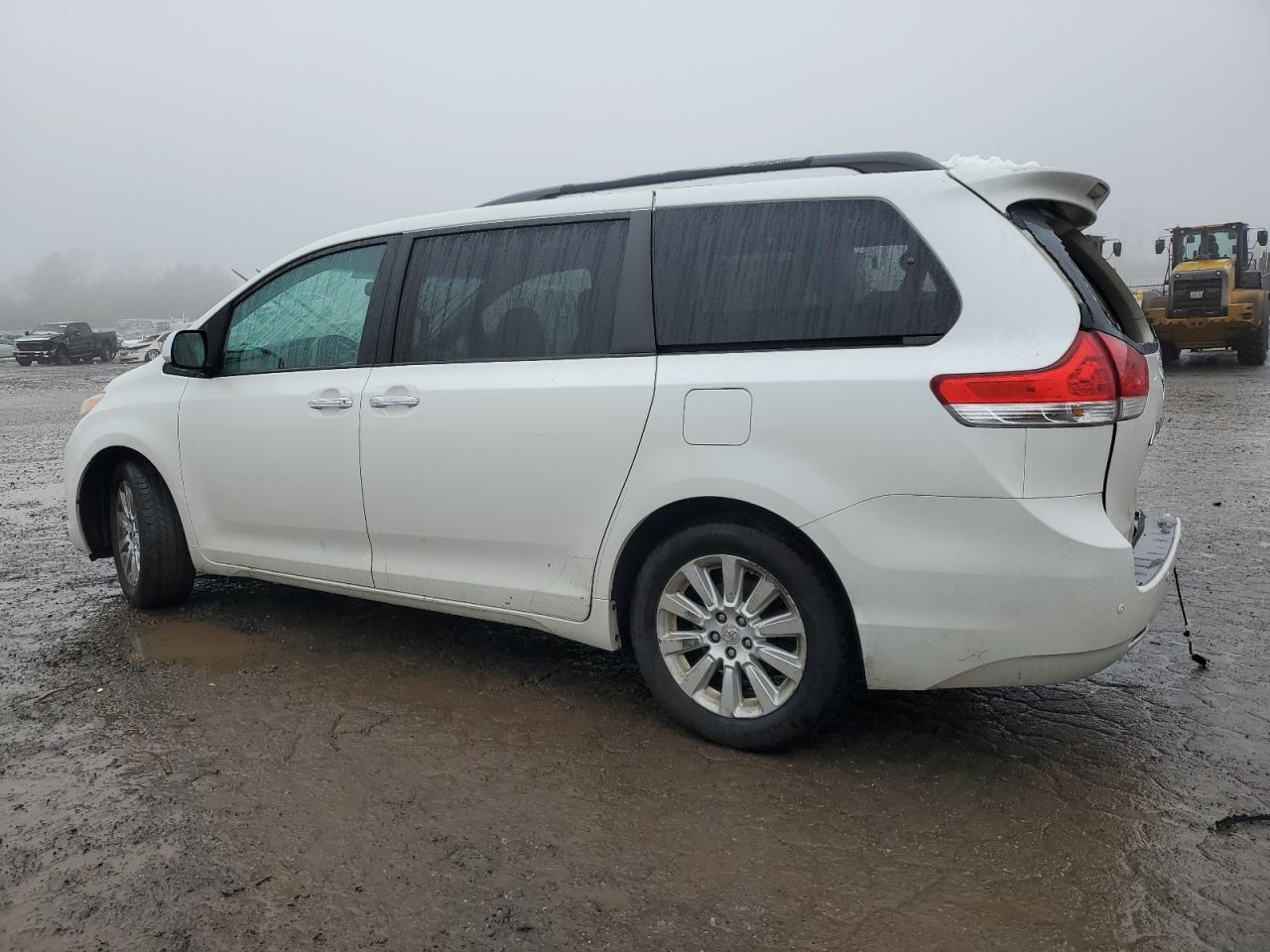 2011 Toyota Sienna - Image 2