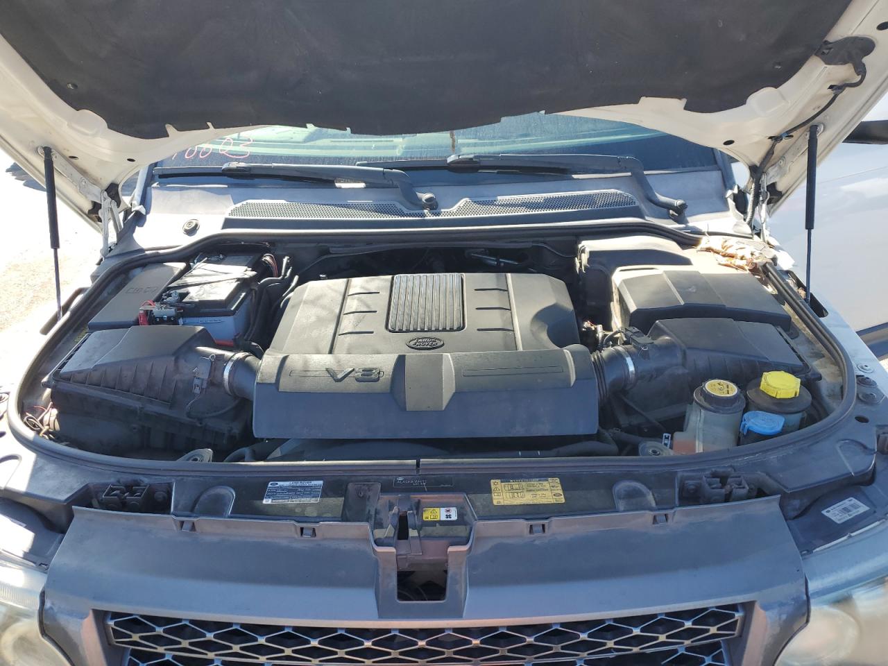 2010 Land Rover Range Rover - Image 12